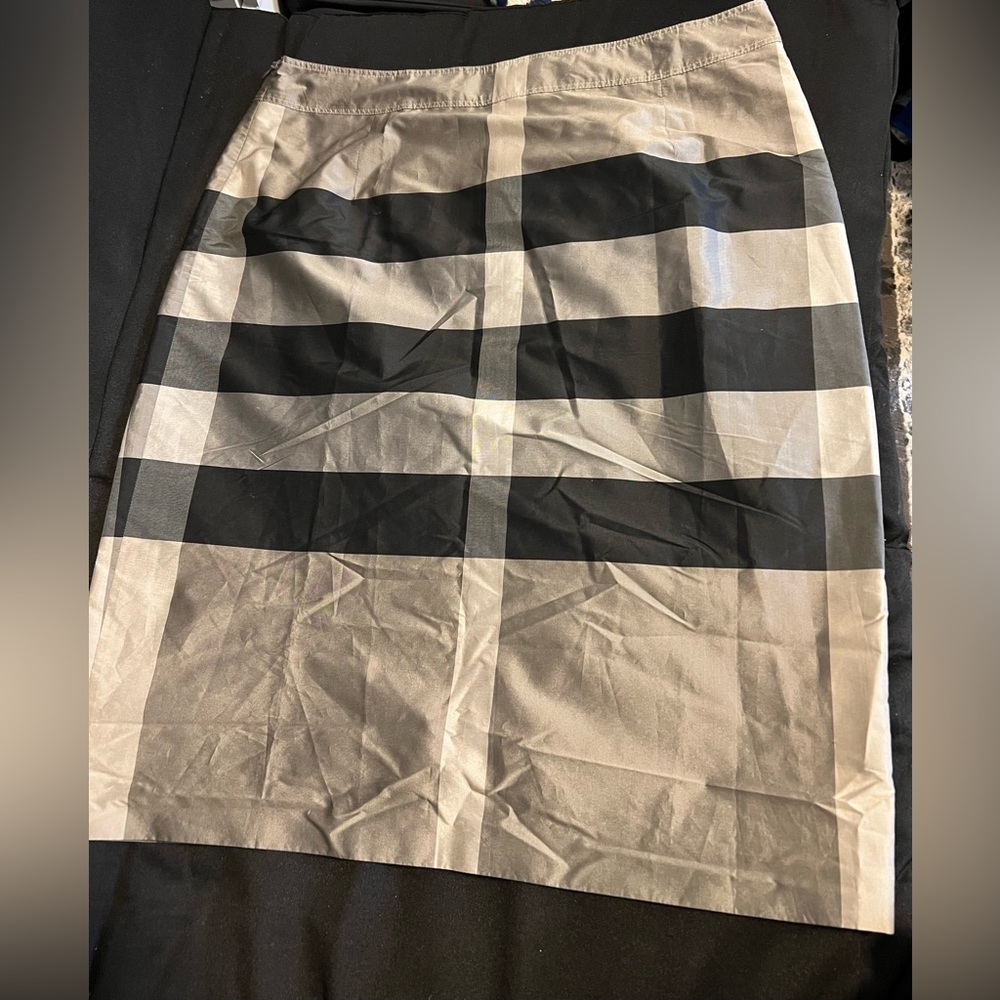 Used Burberry Silk Skirt Waist 33In
